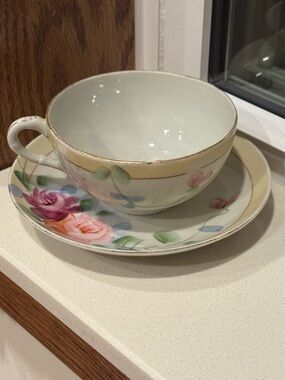 VINTAGE TAKITO Hand-Painted Porcelain Plate with Green Maker's Mark